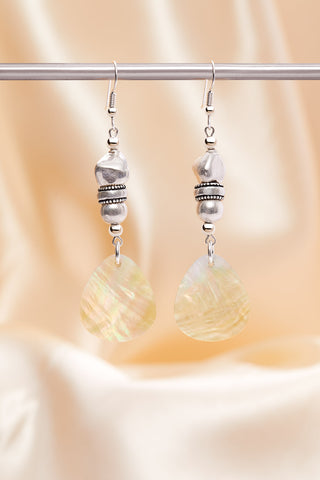 SMALL VANILLA PARADISE SHELL EARRINGS