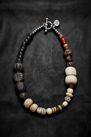 BLACK CREAM AND RED DUNE CHOKER NECKLACE