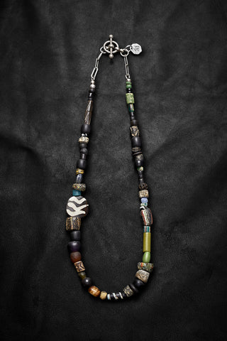 DYNAMIC BLACK CAMPFIRE NECKLACE