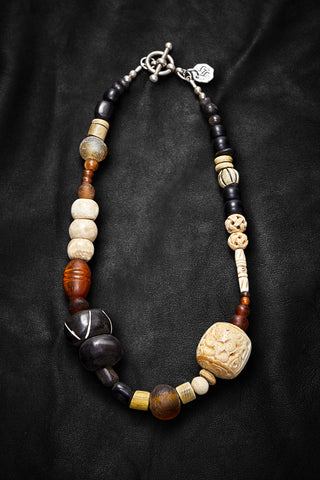 BLACK AND GOLDEN PARADISE CHOKER NECKLACE