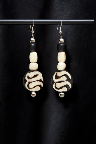 BLACK AND WHITE SWIRL EARRINGS