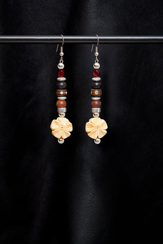BLACK AND RED HONEY FLOWER EARRINGS