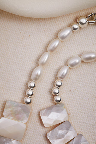 WHITE PEARL AND SHELL NECKLACE