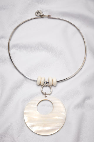MODERN STERLING SILVER AND LARGE WHITE SHELL CHOKER NECKLACE